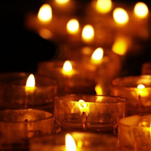 What You Need for Cozy Winter Reading: Candles
