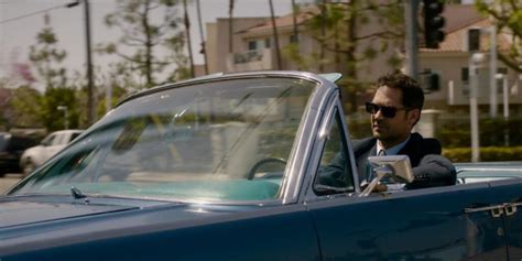 The Lincoln Lawyer on Netflix: Mickey drives his blue Lincoln convertible around Los Angeles.