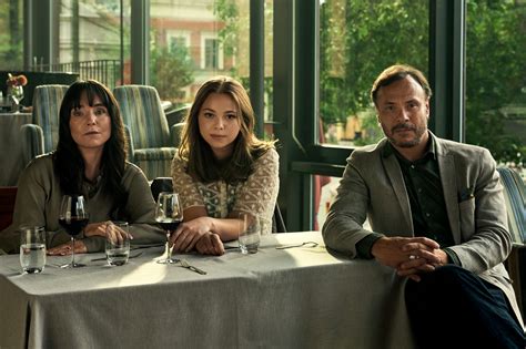 Photo of the main cast of A Nearly Normal Family on Netflix
