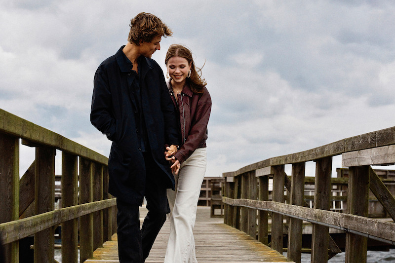 Still photo from the Netflix adaptation of A Nearly Normal Family, fearing characters Stella and Chris.